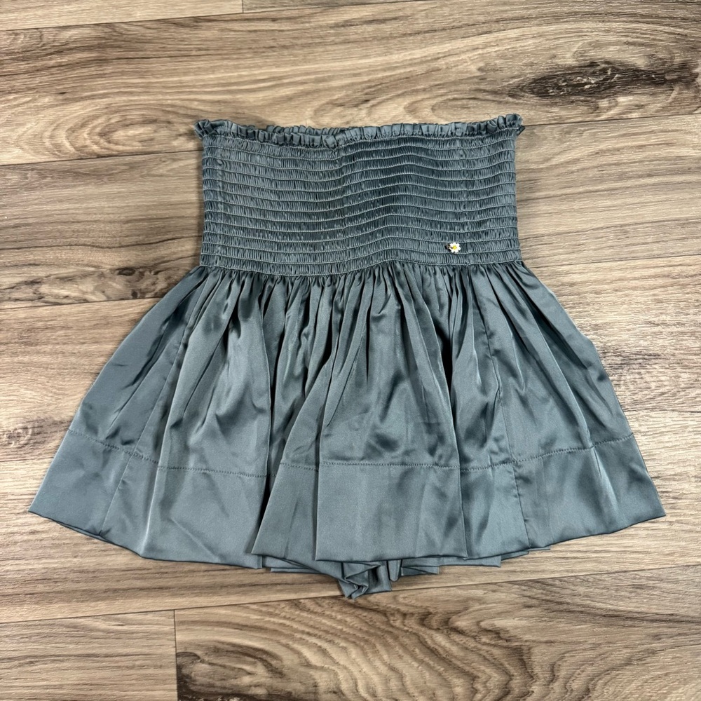 NWT Natural Life Daisy Satin Smocked Mini Skort Shorts Size Extra Small